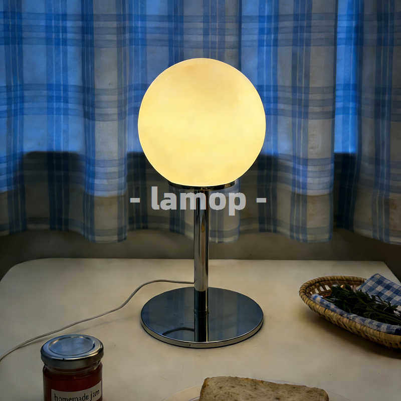 Lightings Decoration - Melkwitte massieve globe chromen dunne paal