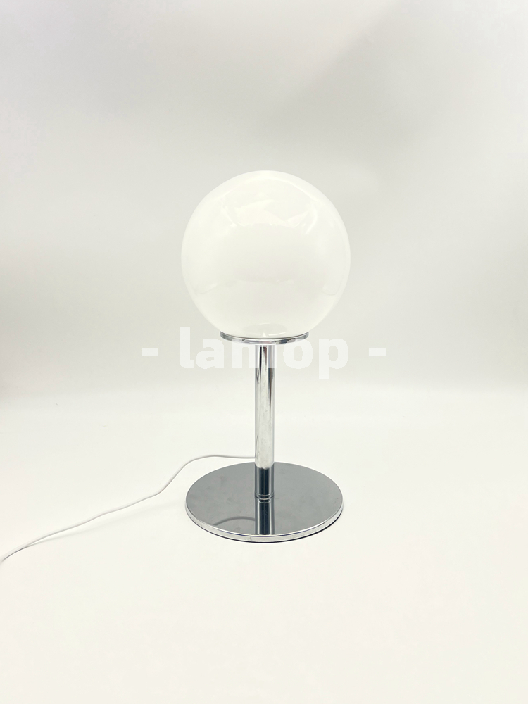 Melkwitte massieve globe chrom - Lightings Decoration recensie en prijs
